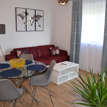 Apartman Oneum Omis Bagian luar foto