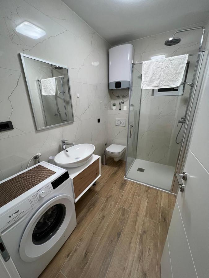 Apartman Oneum Omis Bagian luar foto